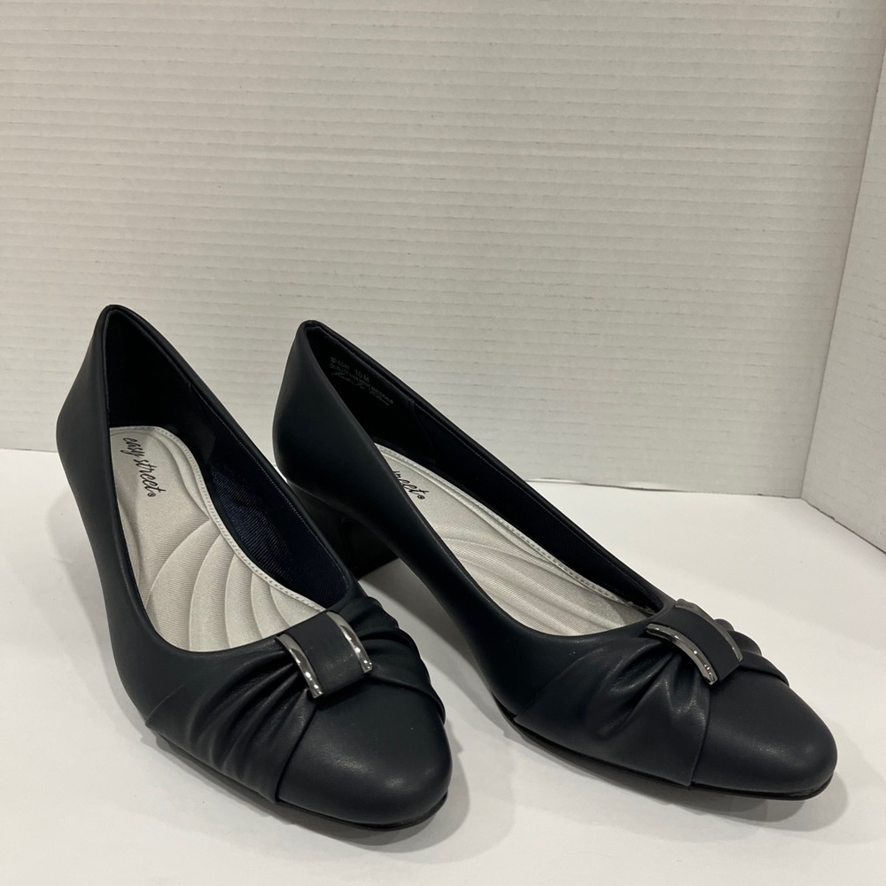 Easy Street Womens Eloise Block Heel Pumps.‎ Size 10. Color: Navy